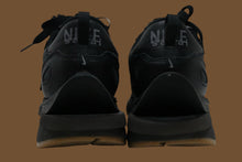 Load image into Gallery viewer, Nike Sacai Vaporwaffle Black Gum
